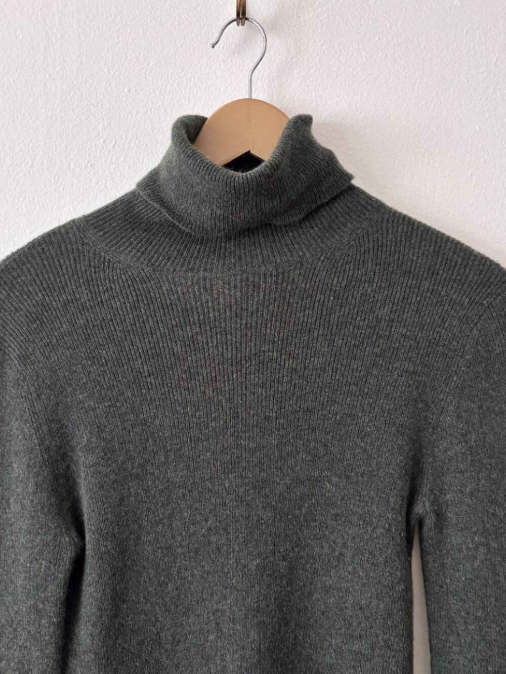 Creatures Of Comfort Cashmere Turtleneck Sweater in Green - Picture 3 of 6